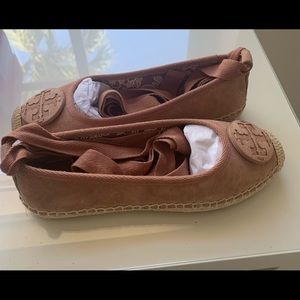 NWT Minnie lace-up ballerina shoes